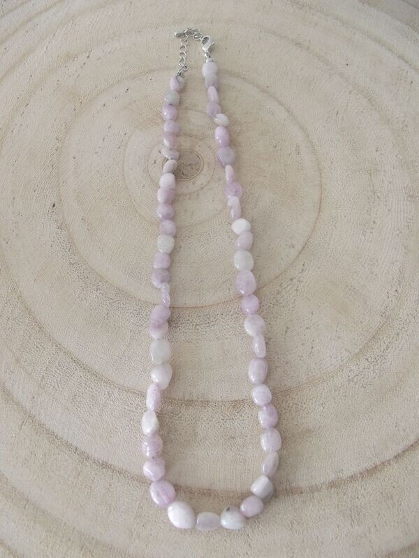 Collier en grains kunzite