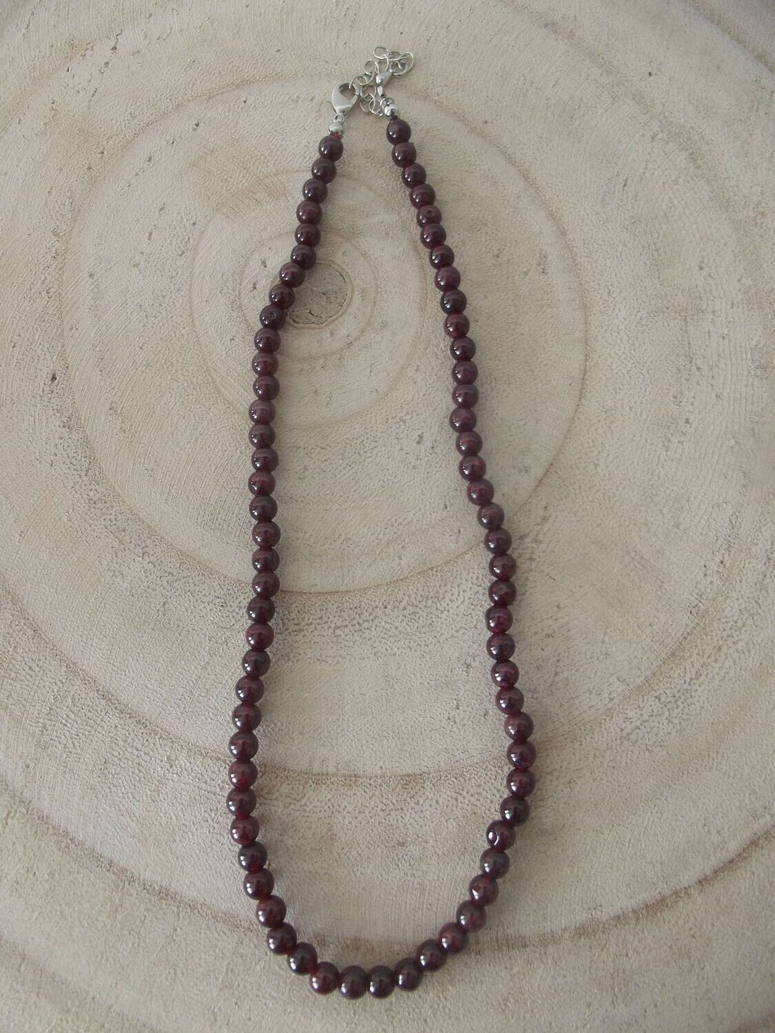 Collier grenat 6 mm