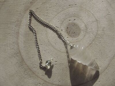 Pendule spirale en cristal de roche