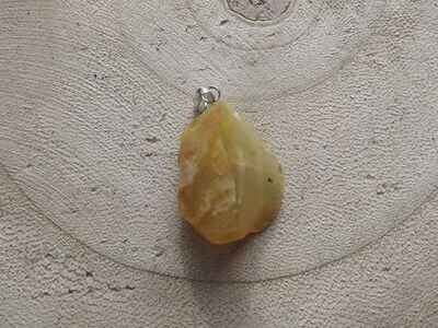 Pendentif opale jaune brute