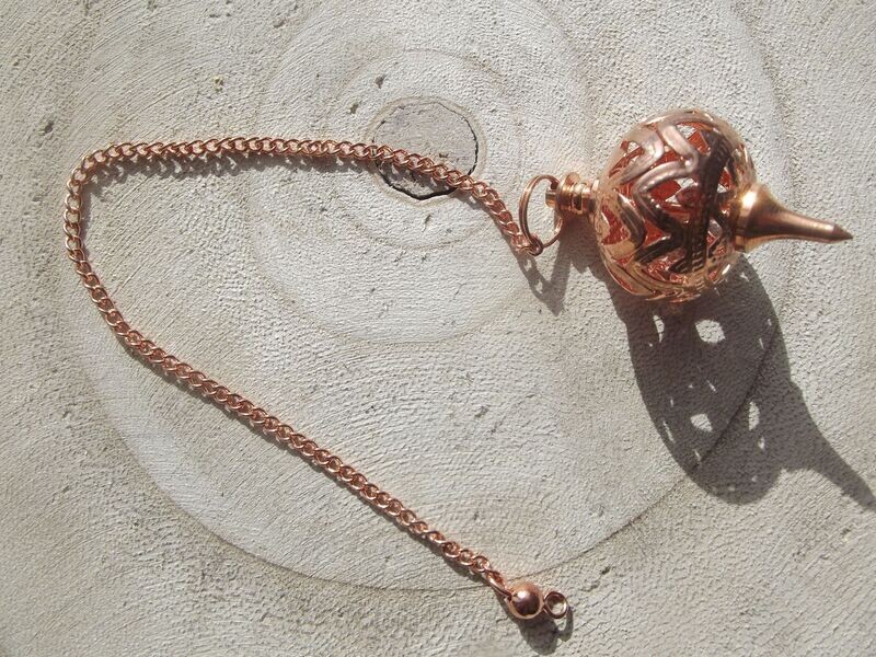 Pendule orbe ajouré