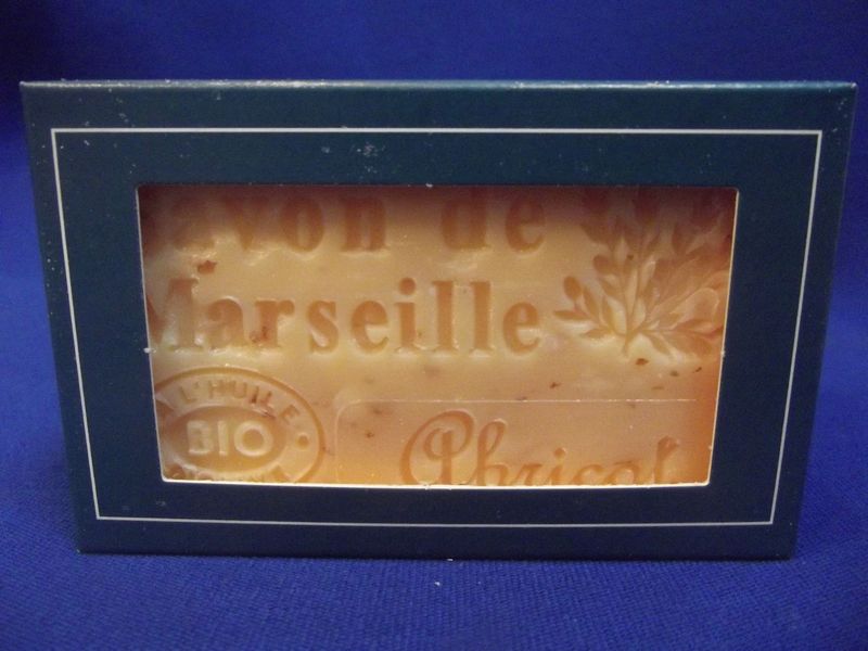 Savon parfumé à l'abricot (olive)