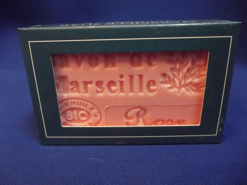 Savon parfumé à la rose (olive)