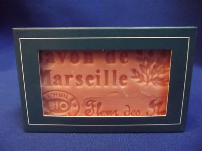 Savon parfumé à la fleur des îles (olive)