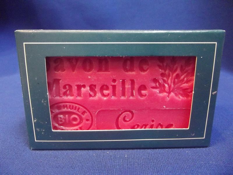 Savon parfumé à la cerise (olive)