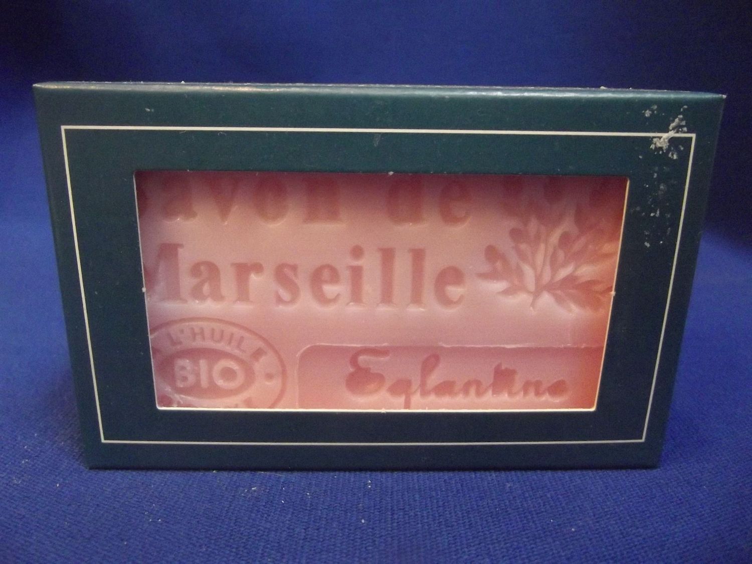 Savon parfumé à l'églantine (olive)