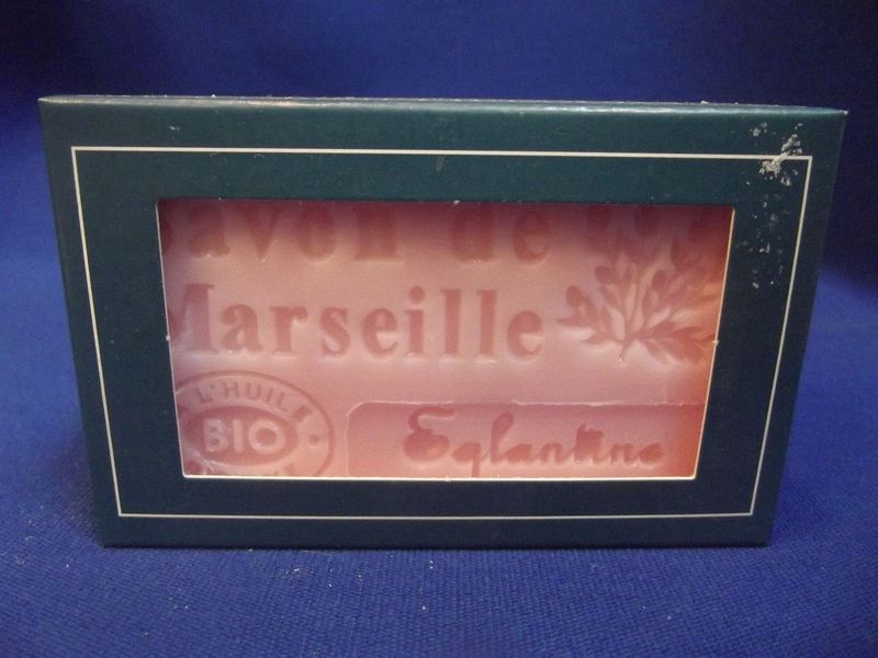 Savon parfumé à l'églantine (olive)