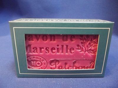 Savon parfumé au patchouli (olive)