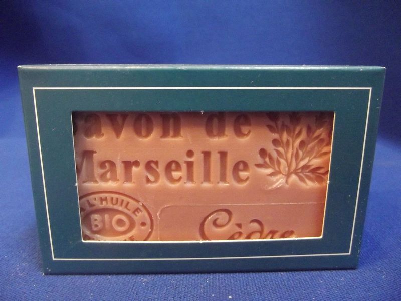 Savon parfumé au cèdre (olive)