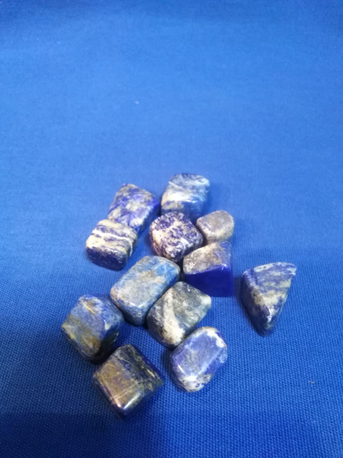 Lapis lazuli en pierre roulée (petite taille)