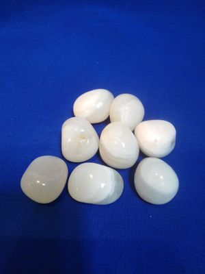 Agate blanche en pierre roulée (grande taille)