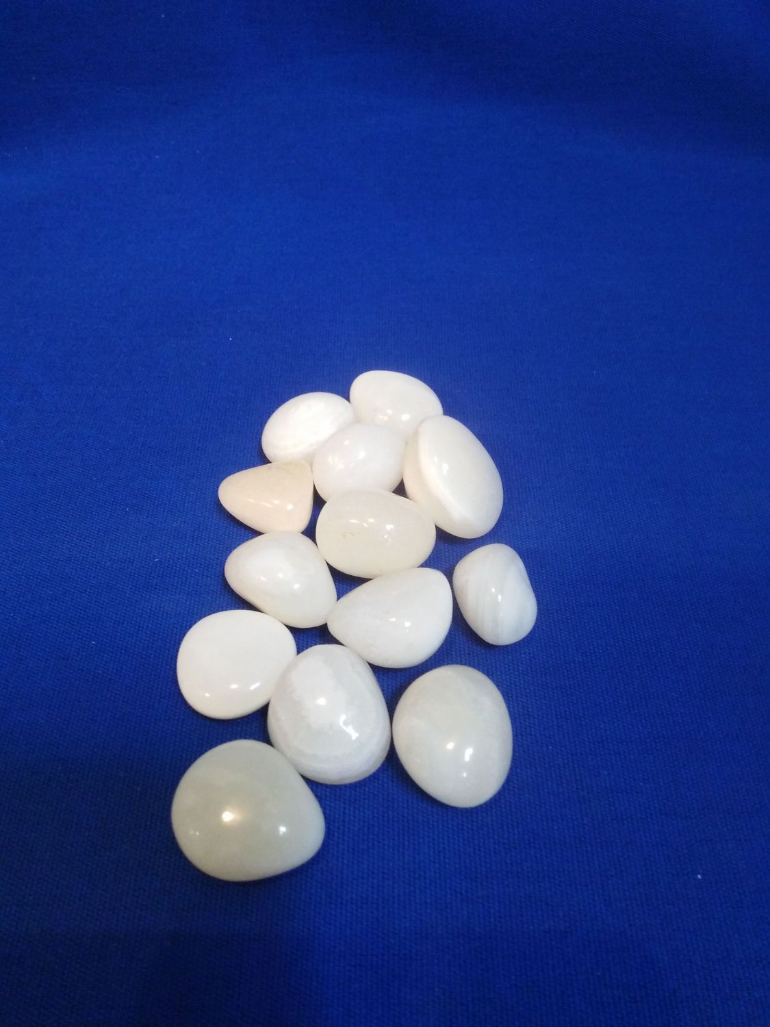 Agate blanche en pierre roulée (petite taille)