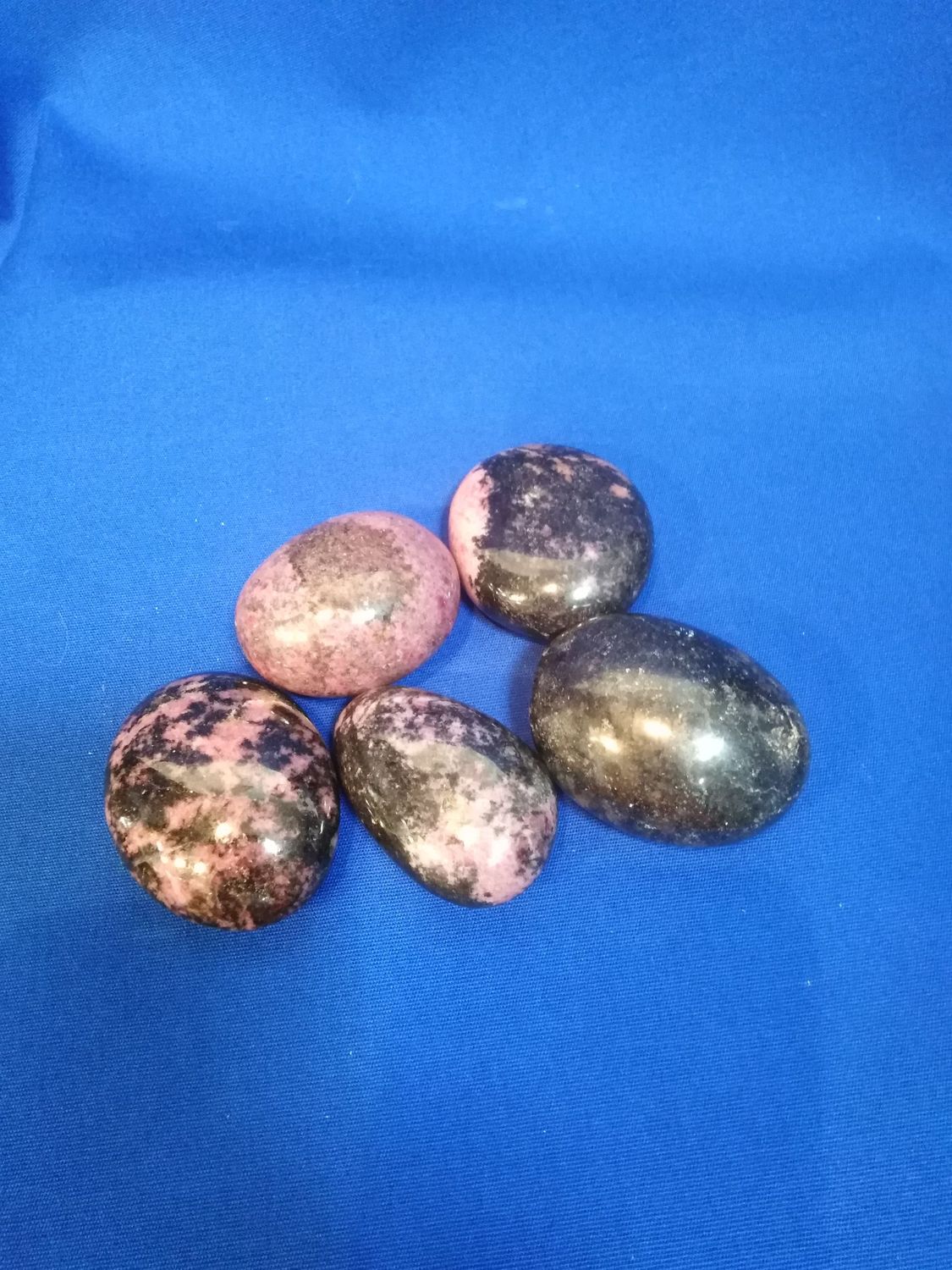 Galet de rhodonite
