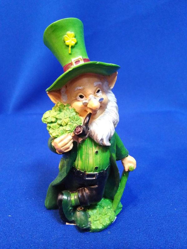 Leprechaun et son bouquet de trèfles