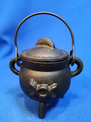 Petit chaudron en fonte