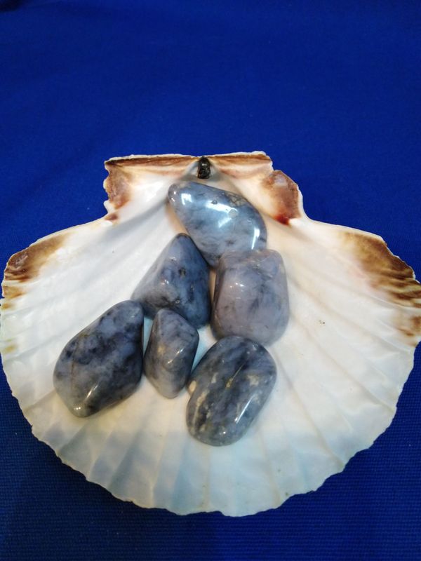 Opale bleue en pierre roulée
