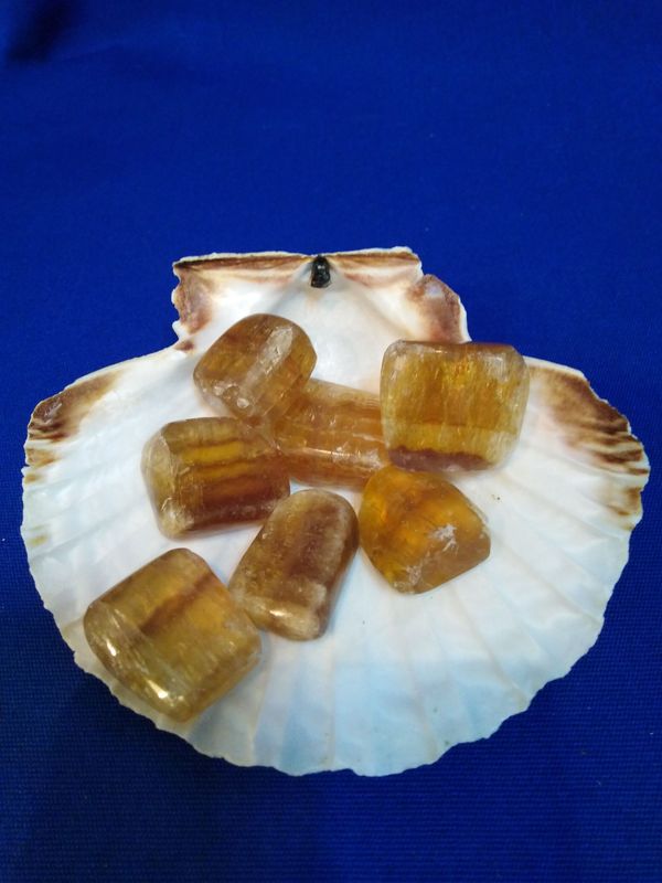 Fluorite jaune en pierre roulée