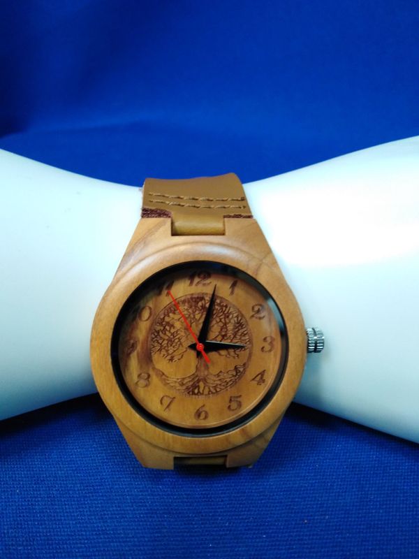 Montre cadran en bois modèle 2