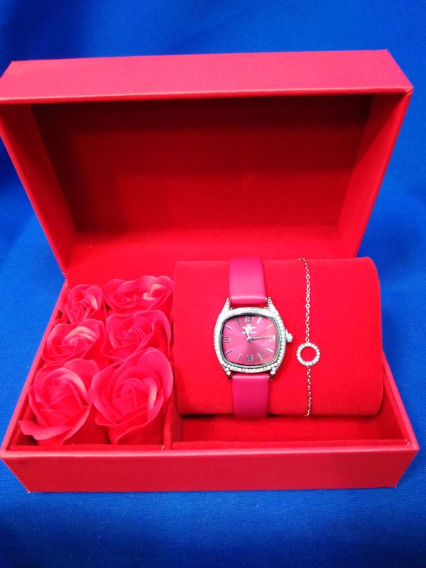 Montre bracelet simili cuir fuchsia