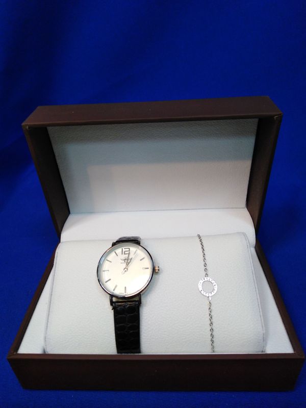 Montre bracelet simili cuir noir