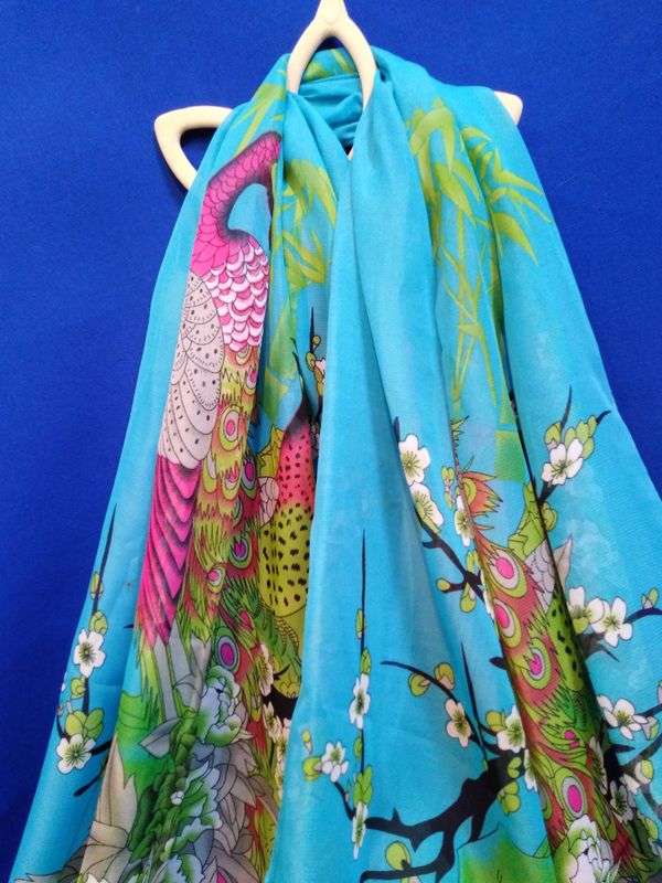 Echarpe turquoise avec paon