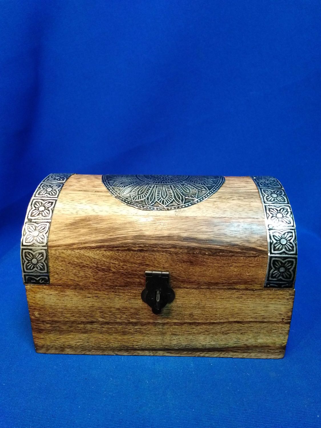 Coffre en bois fleur