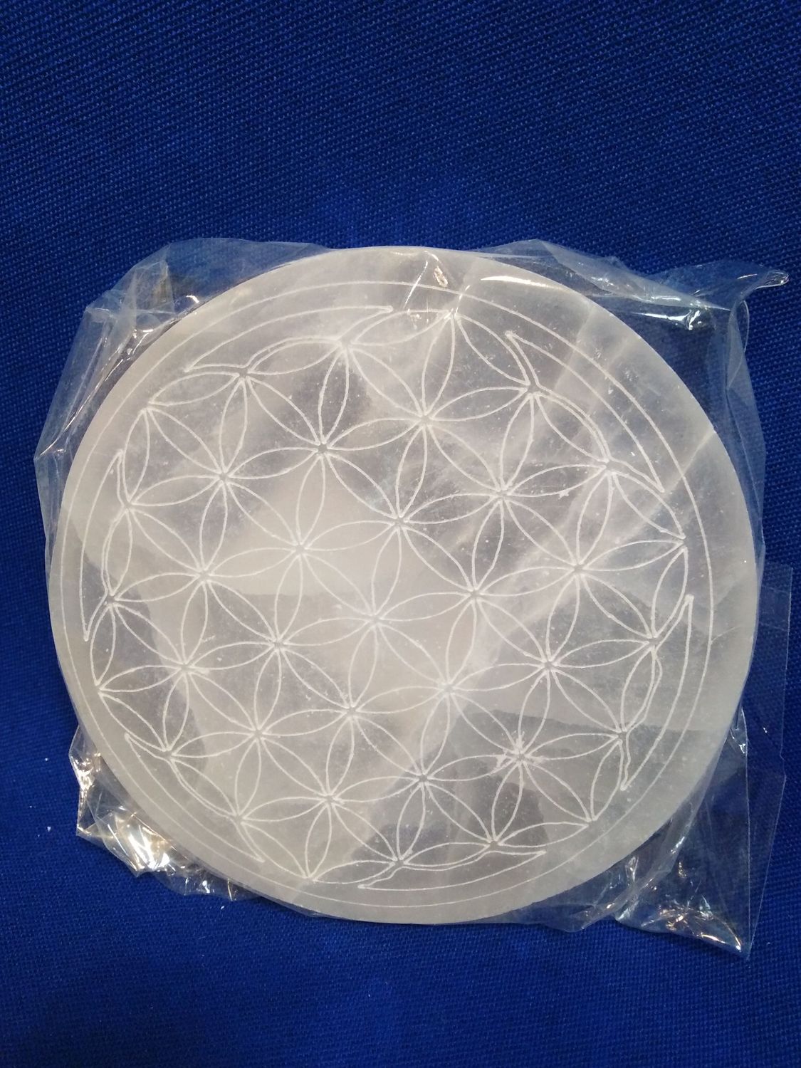 Disque de sélénite gravée fleur de vie 10 cm