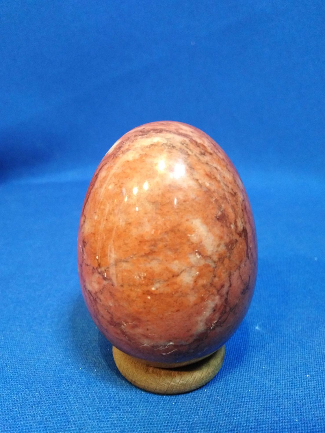 Oeuf de marbre rouge