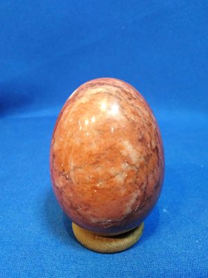 Oeuf de marbre rouge