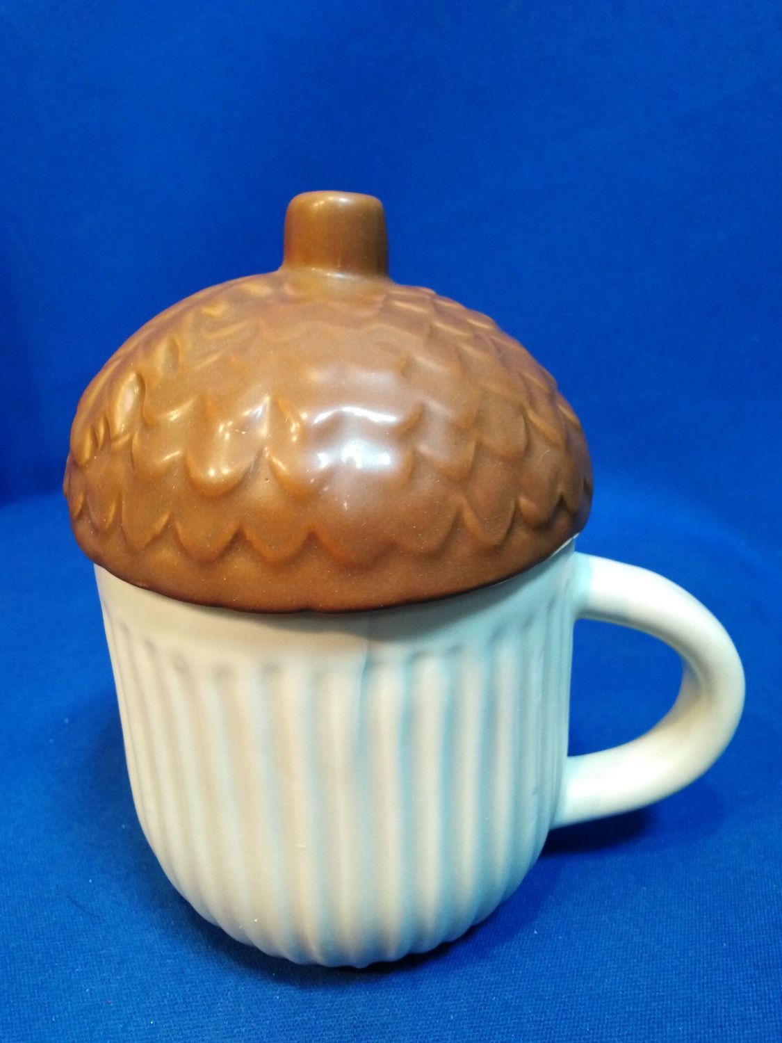 Tasse avec couvercle gland