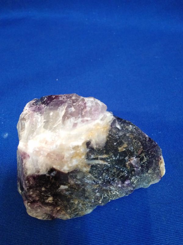 Fluorite violette brute