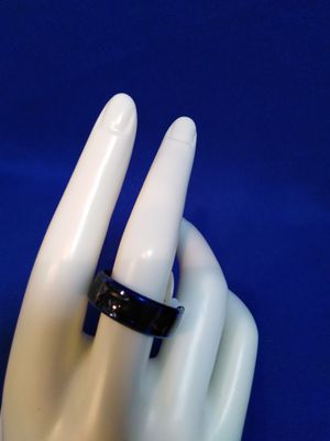 Bague en acier et résine bleue