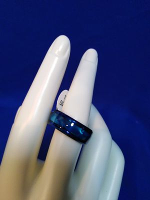 Bague en acier et résine bleue