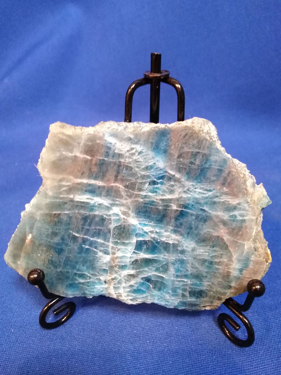 Apatite bleue sur support