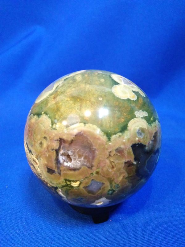 Sphère rhyolite de la forêt tropicale