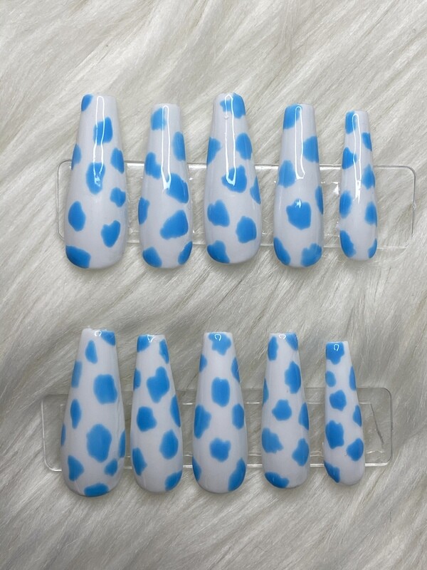 Sky blue moo nails
