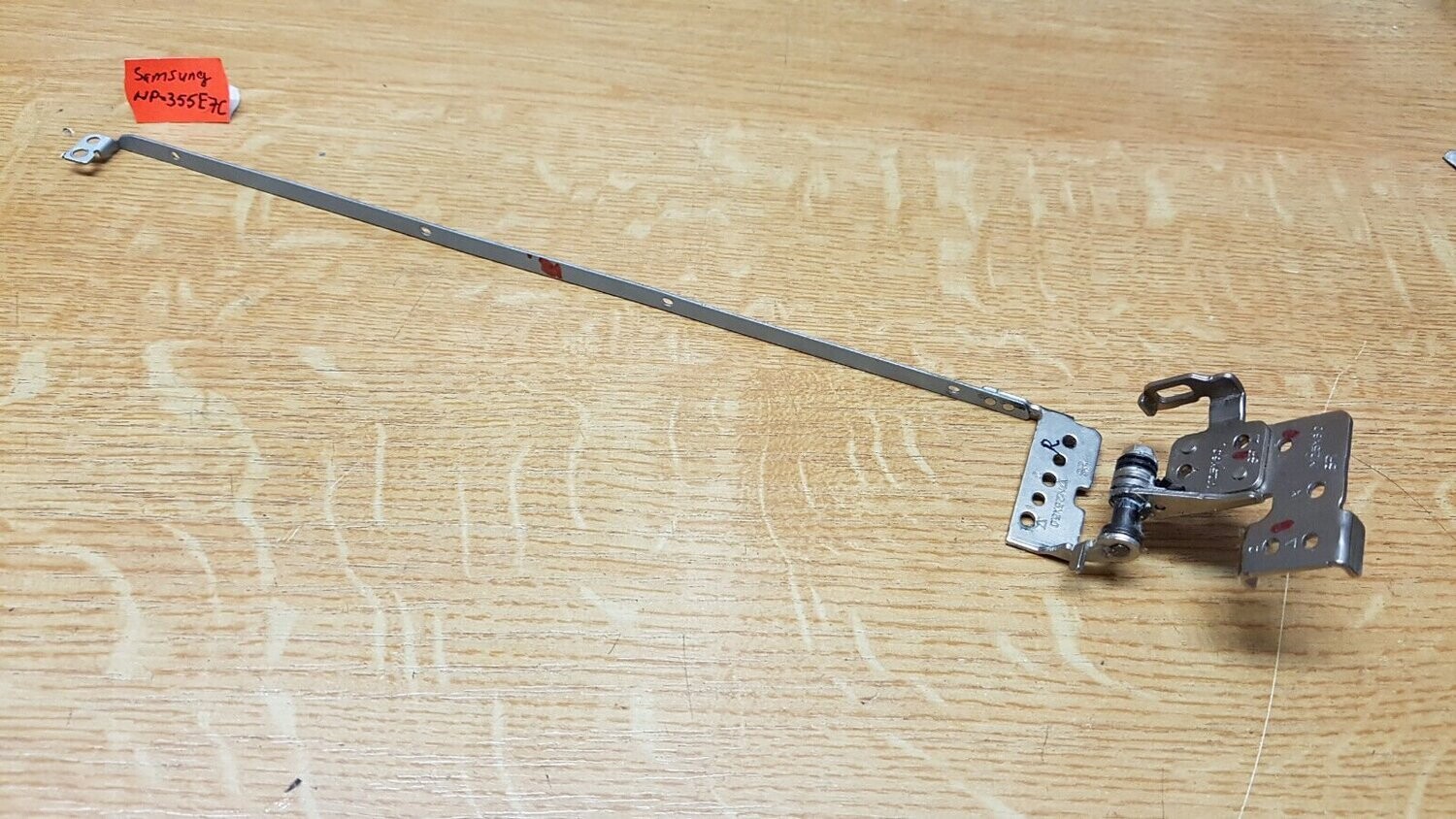 Scharnier RECHTS fürs Notebook Samsung NP-355E7C 17,3" #048xx