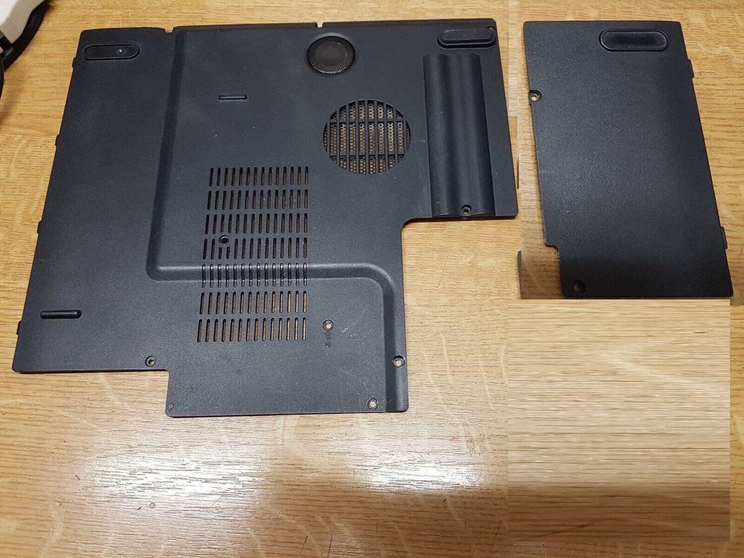NB Festplatte - Blende + Untere Abdeckung für Fujitsu Siemens M3438G #4926-27
