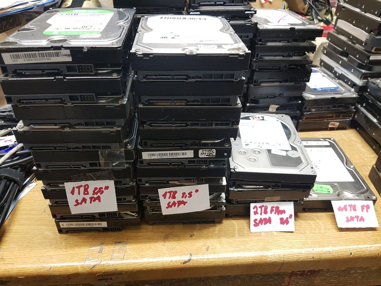 120x HDDs SATA/IDE 3,5 120x HDDs SATA/IDE 3,5"/2,5" diverse Hersteller DEFEKT Elektoschrott ca. 60Kg #