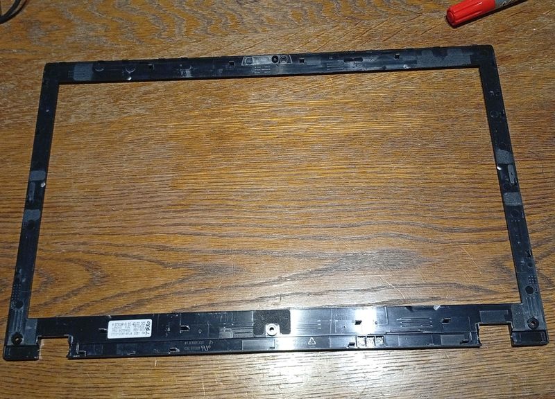 Original Display-Rahmen Abdeckung Lenovo ThinkPad T530 #6213 Original Display-Rahmen Abdeckung Lenovo ThinkPad T530 #6213