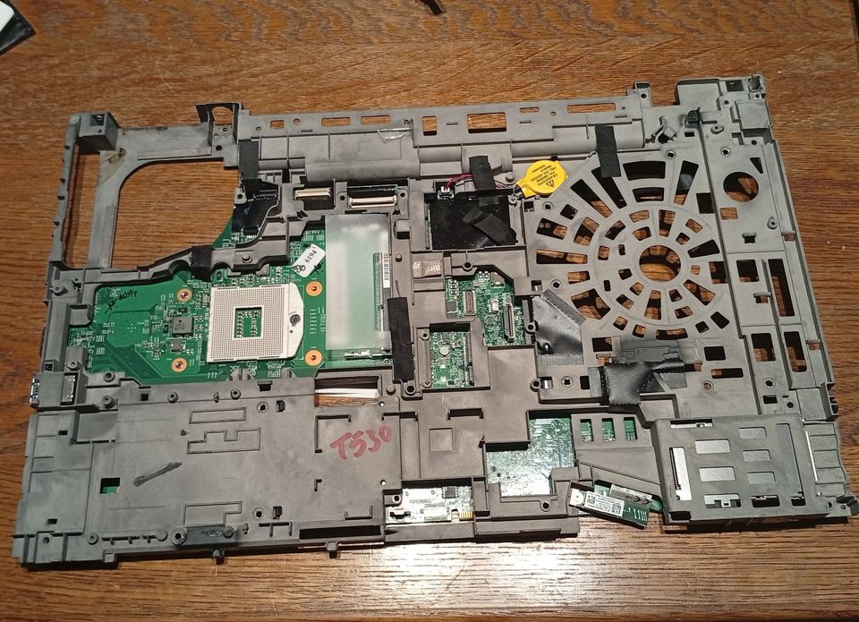 Bitte LESEN! Mainboard Lenovo Thinkpad T530 incl. Mittelteil mit Fehler #6164