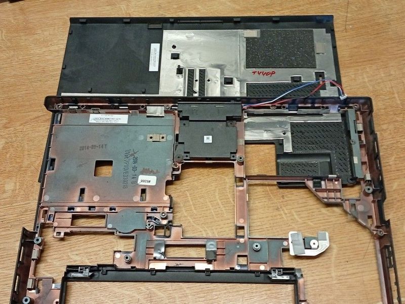 Orig. Gehäuse-Unterschale for Lenovo Thinpad T440p incl. Abdeckung +Boxen #5385 Orig. Gehäuse-Unterschale for Lenovo Thinpad T440p incl. Abdeckung +Boxen #5385