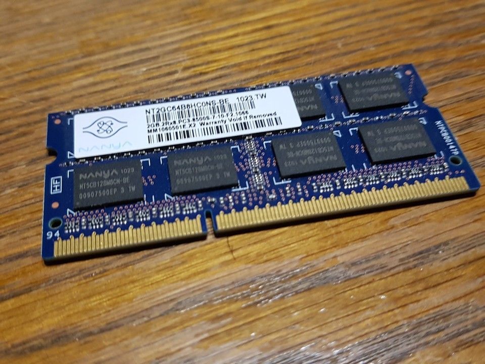 2X 2GB RAM DDR3 Nanya NT2GC64B8HC0NS-BE PC3-8500S 1066 MHz für Notebook #