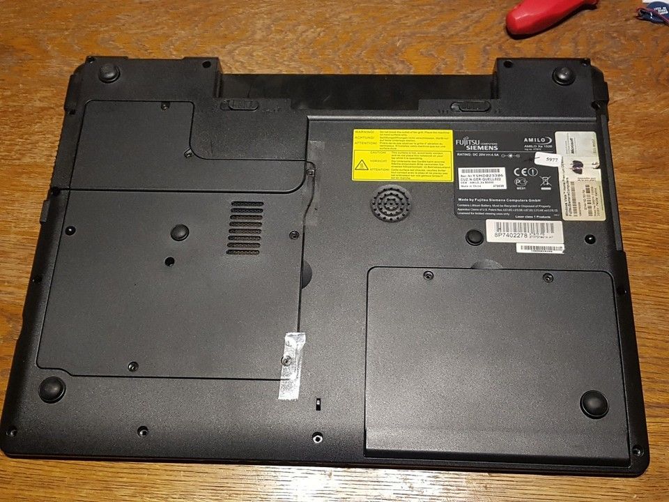 Fujitsu Siemens Amilo Xa 1526 Gehäuse-Unterschale m Abdeckung Strombuchse #5977