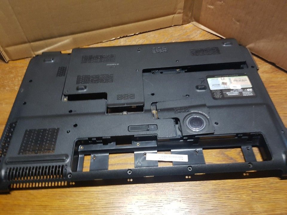 HP HDX 18-1310EG Gehäuse-Unterschale incl Boxen #5985