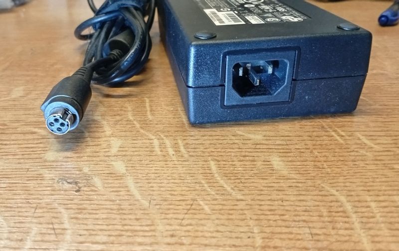 180W Toshiba PA3546E-1AC3 Netzteil +Kabel 4pol 19V 9,5A s. Bilder #9558 180W Toshiba PA3546E-1AC3 Netzteil +Kabel 4pol 19V 9,5A s. Bilder #9558