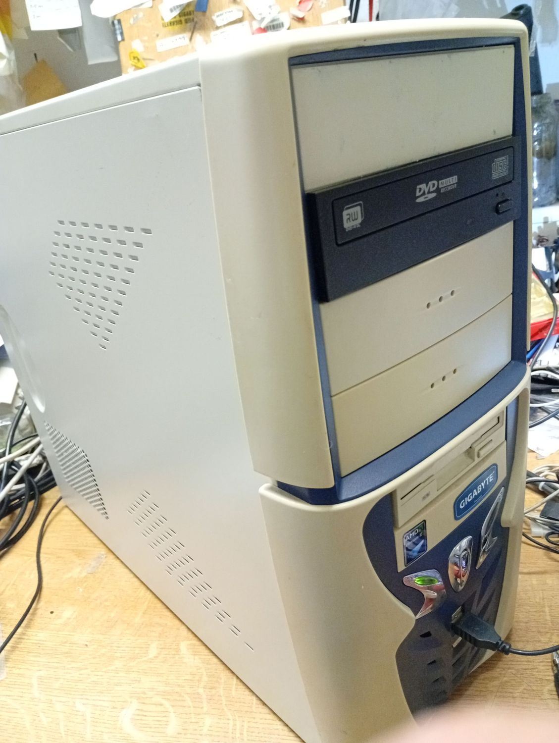 PC AMD FX-8120  8x3,1 GHz 8GB DDR3 500GB 512 MB Radeon 5450  DVD/RW Miditower Win 10  #6519
