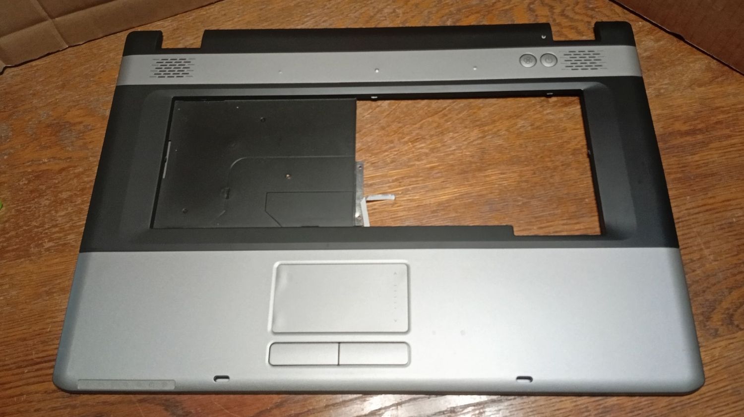 UniWill L71ii3  - Gehäuse - Oberschale inkl. TouchPad .  #8112