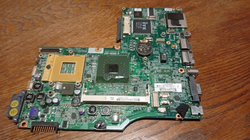 Mainboard UniWill L71II3 DEFEKT #7985 Mainboard UniWill L71II3 DEFEKT #7985