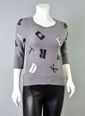 E-Caress Knit Sweater with Paint Alphabet Print GRAY